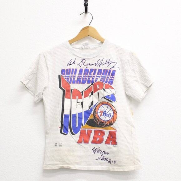 Vintage Kids Philadelphia 76ers Basketball Signed T Shirt Large - Picture 1 of 10